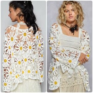 NWOT POL Daisy Crochet Shrug Kimono Open Front White Floral Knit Cardigan OS
